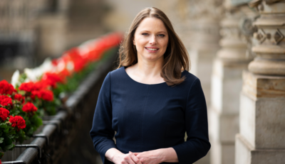 Portrait of Senator Melanie Leonhard on the balcony of the City Hall
