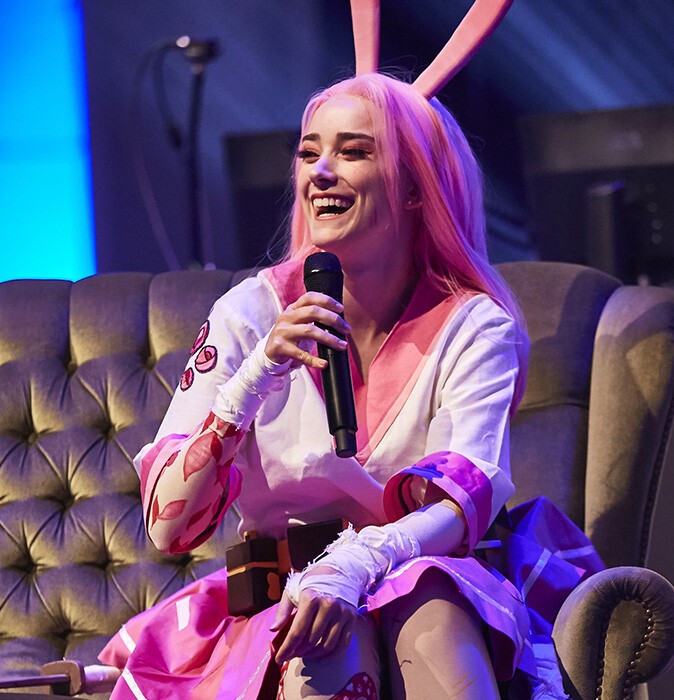 Cosplay Maggie, the heroine of Neo Taki – a woman with rabbit ears holding a microphone in her hand