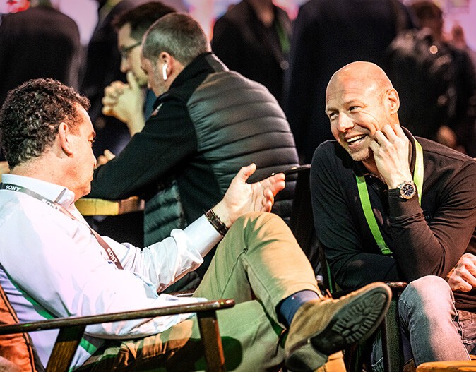 Two men talking at HAMBURG OPEN 2022