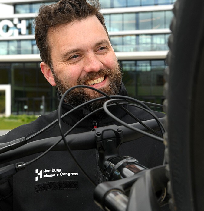 Portrait of Tim Normann with the bicycle in the foreground